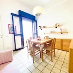 I Bagni 36 - Piazza Marconi Fronte Mare con Piscina - Immobil Relax