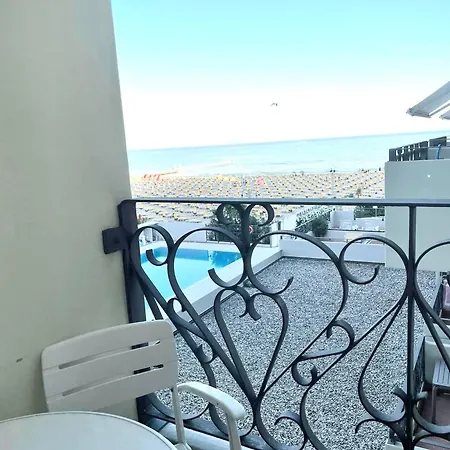 Appartamento I Bagni 36 - Piazza Marconi Fronte Mare Con Piscina - Immobil Relax