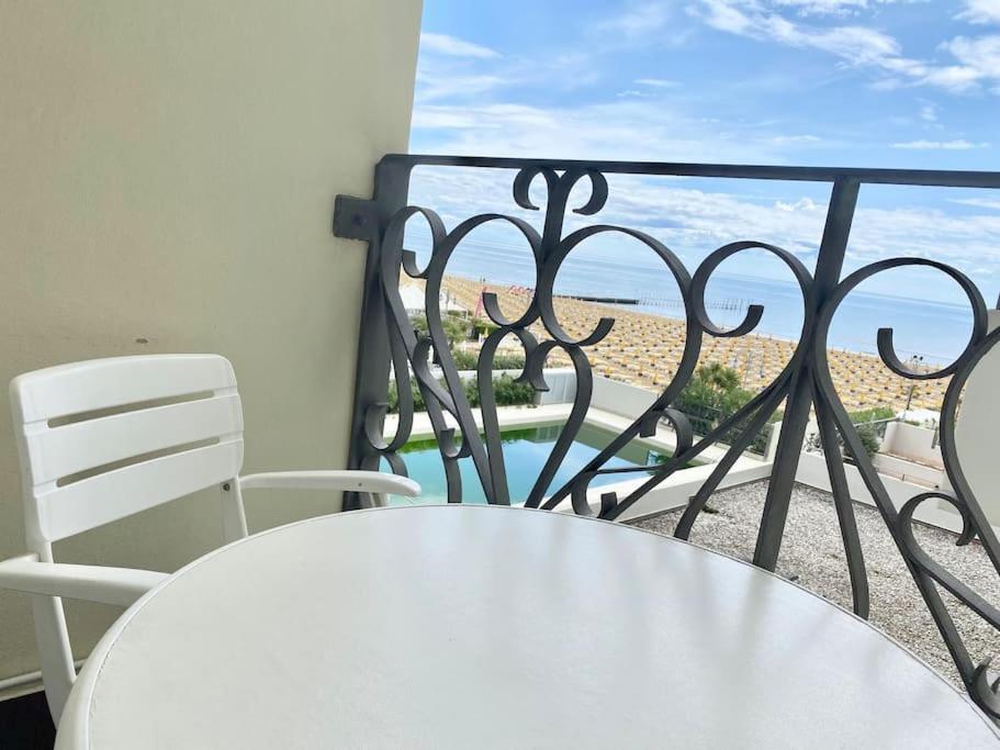 I Bagni 36 - Piazza Marconi Fronte Mare Con Piscina - Immobil Relax Lido di Jesolo