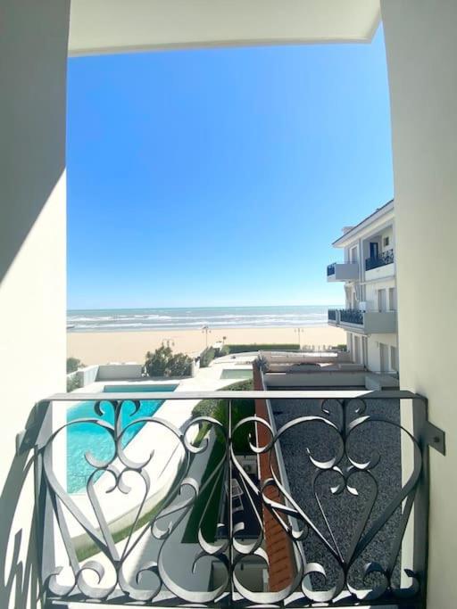 Apartment I Bagni 36 - Piazza Marconi Fronte Mare Con Piscina - Immobil Relax Lido di Jesolo
